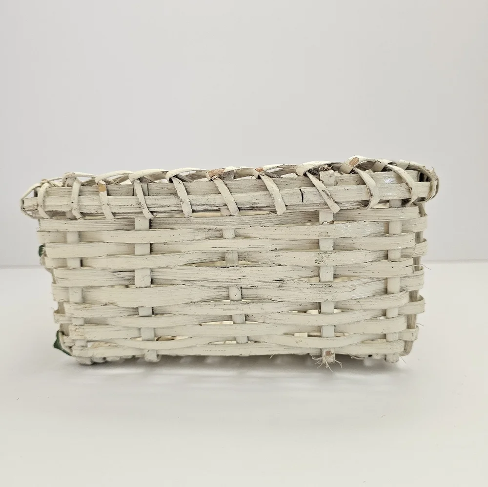 Vintage Hand-Painted Wicker Basket – Shabby Chic Pansy Motif